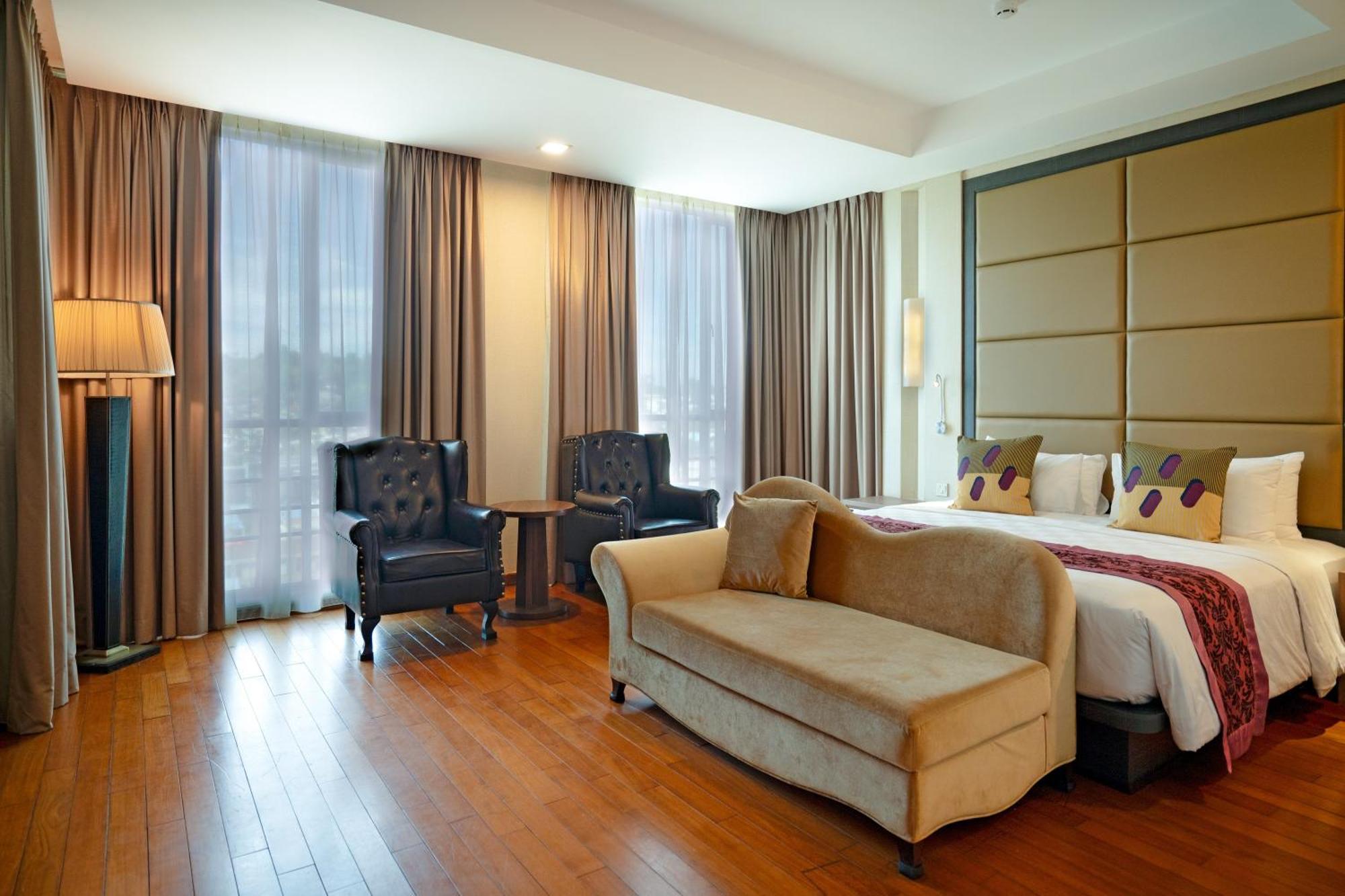 Nagoya Hill Hotel Batam Exterior foto