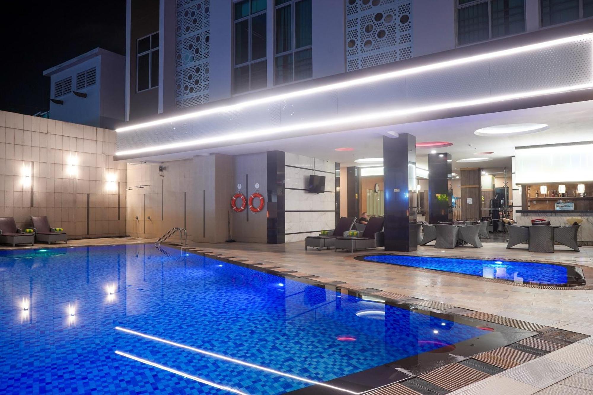 Nagoya Hill Hotel Batam Exterior foto