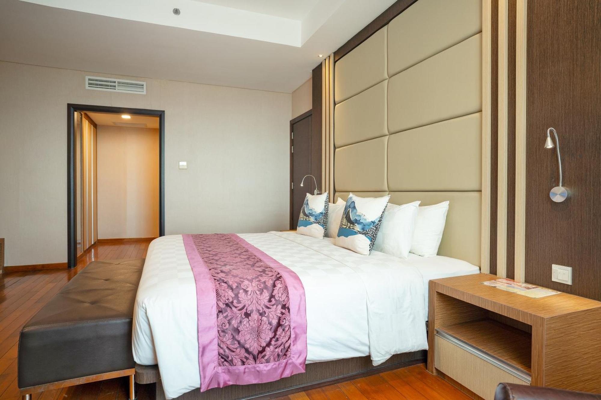 Nagoya Hill Hotel Batam Exterior foto